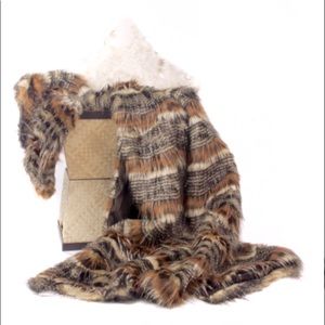 PoshPelts faux fur throw blanket NWT Red Fox